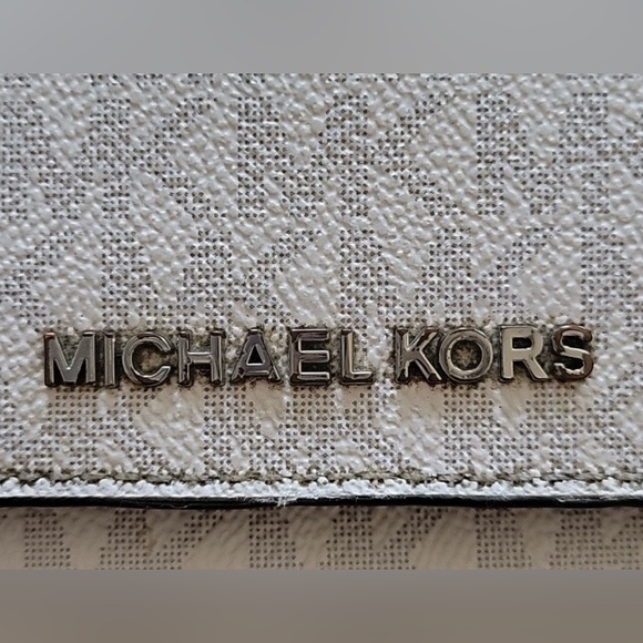 Michael Kors White, Grey & Silver Logo Wallet - Picture 6 of 10